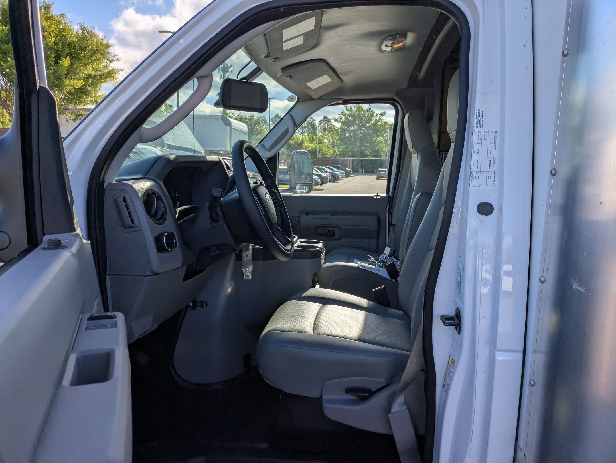 2027 Ford E-Series Cutaway Base