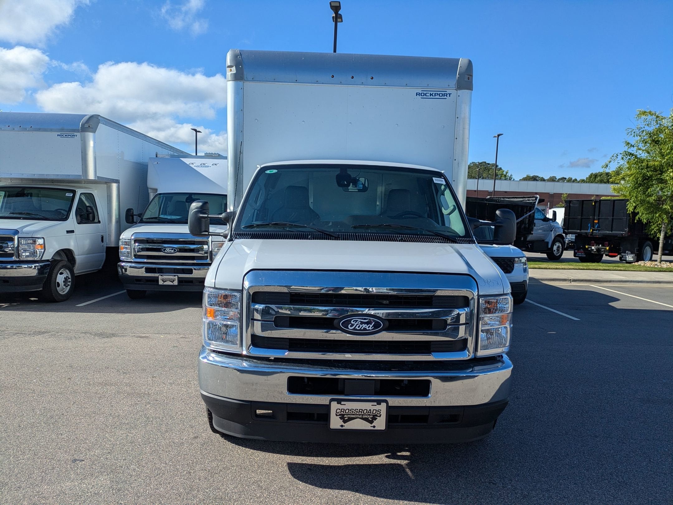 2027 Ford E-Series Cutaway Base