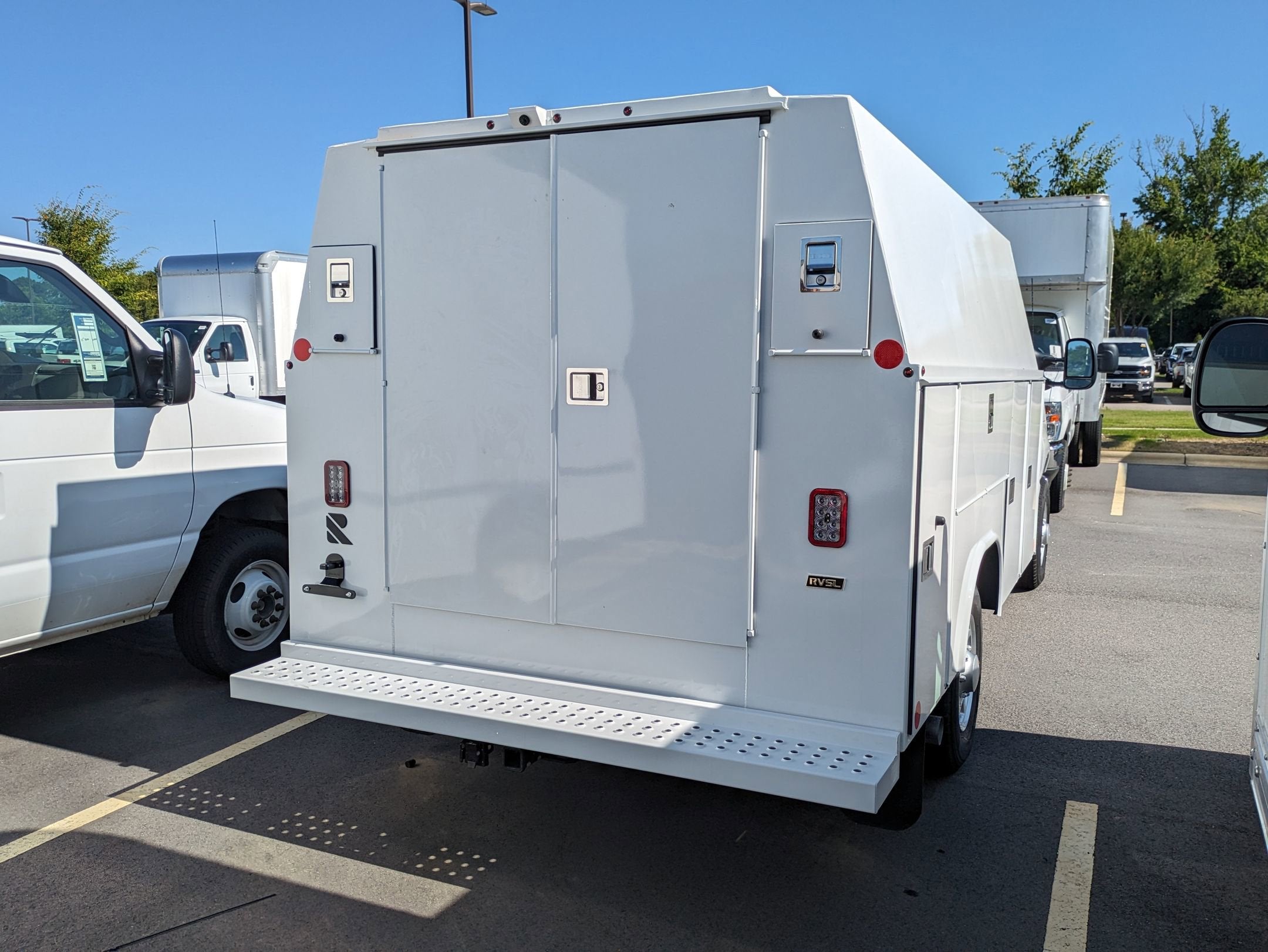 2026 Ford E-Series Cutaway E-350 SRW 138" WB