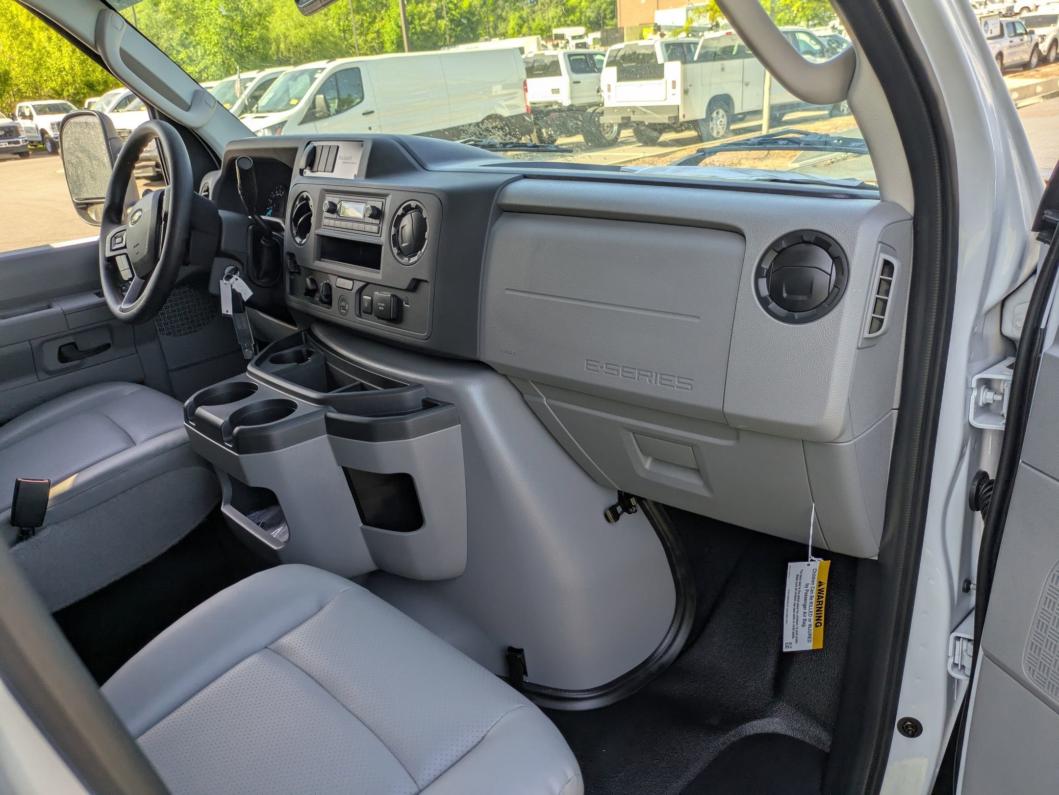 2027 Ford E-Series Cutaway Base