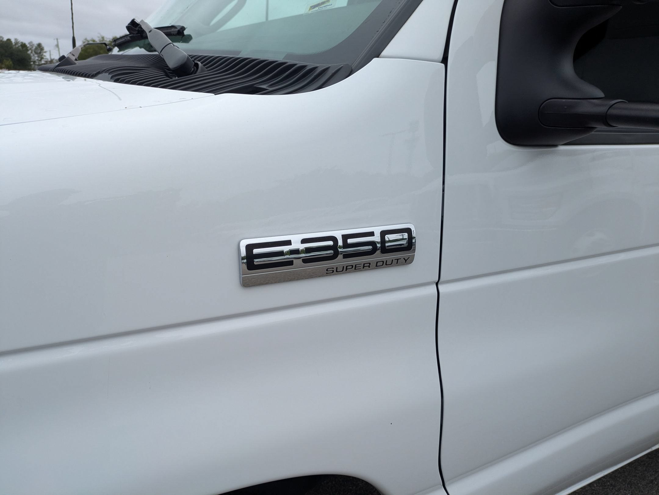 2025 Ford E-Series Cutaway Base