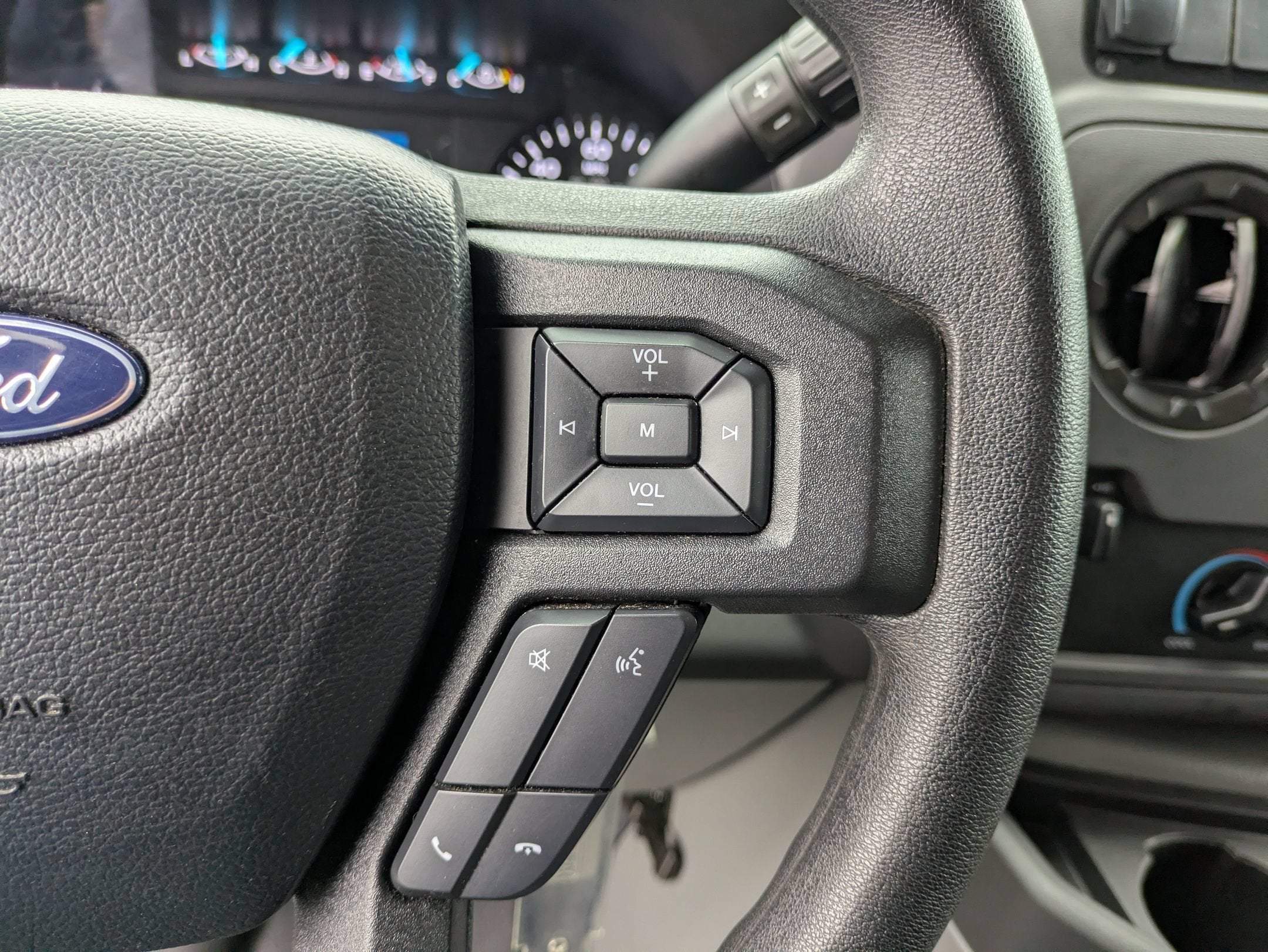 2025 Ford E-Series Cutaway Base