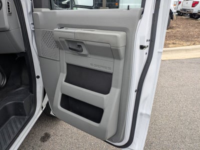 2025 Ford E-Series Cutaway Base