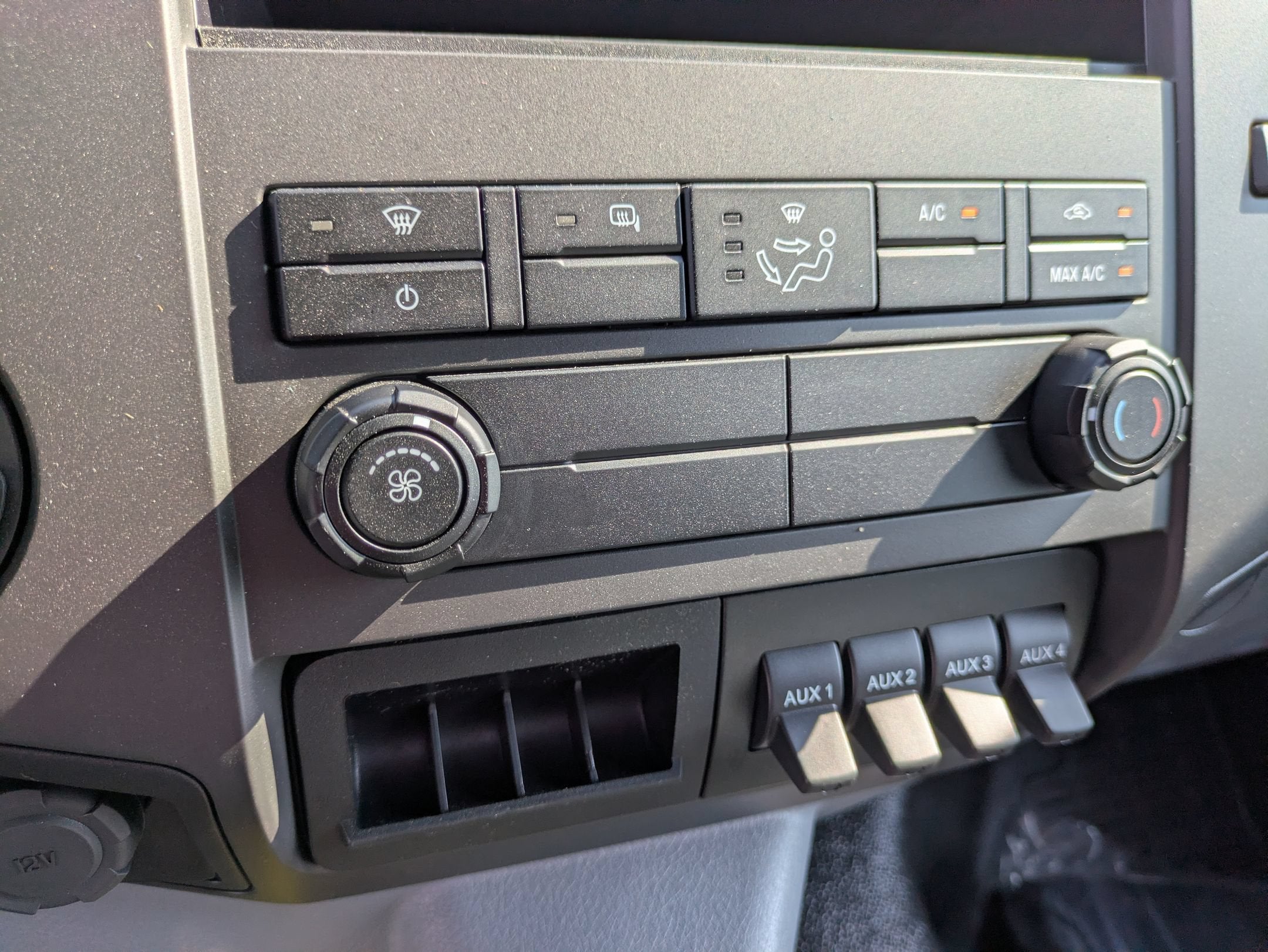 2027 Ford F-750SD Base