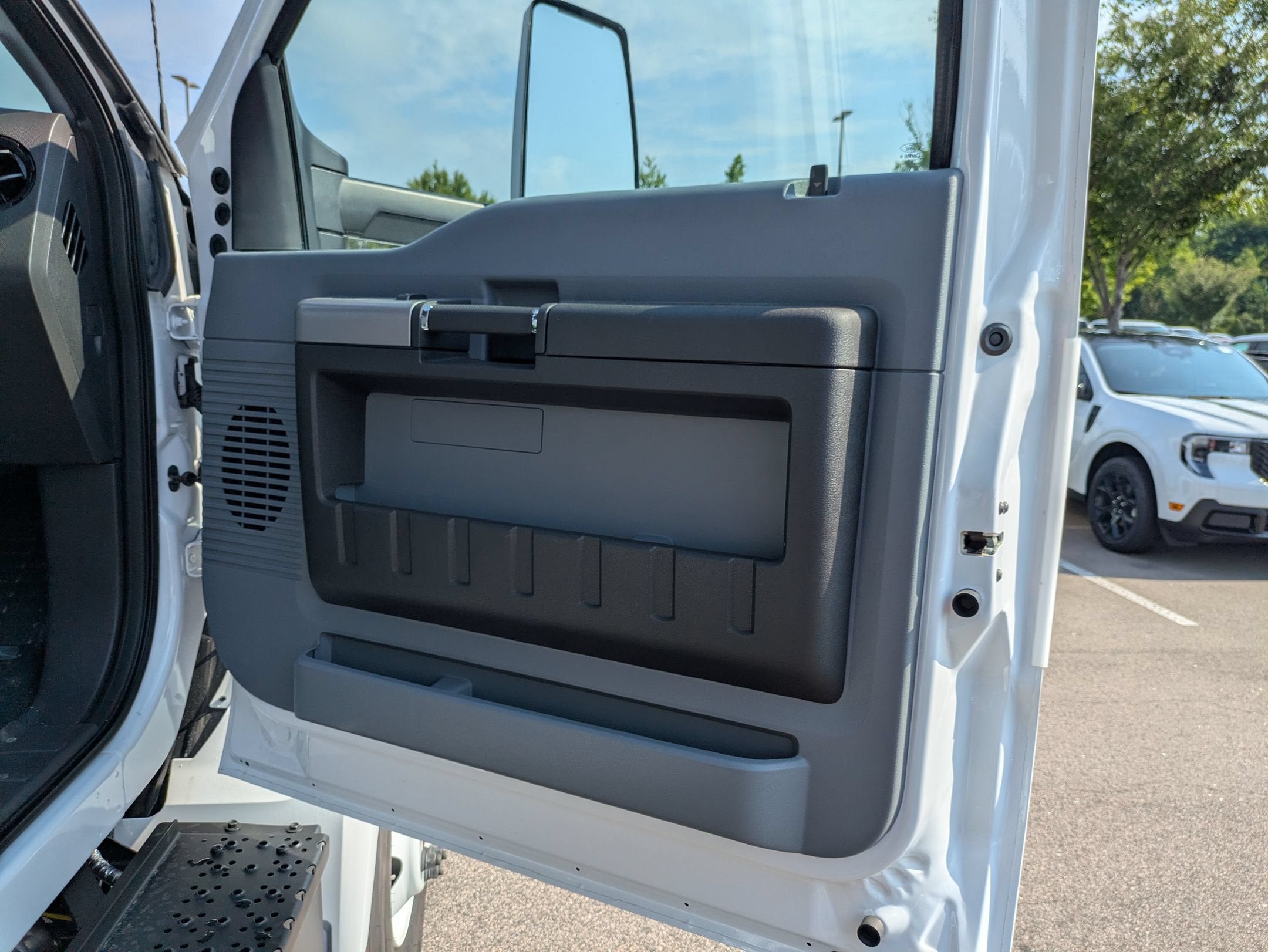 2027 Ford F-750SD Base