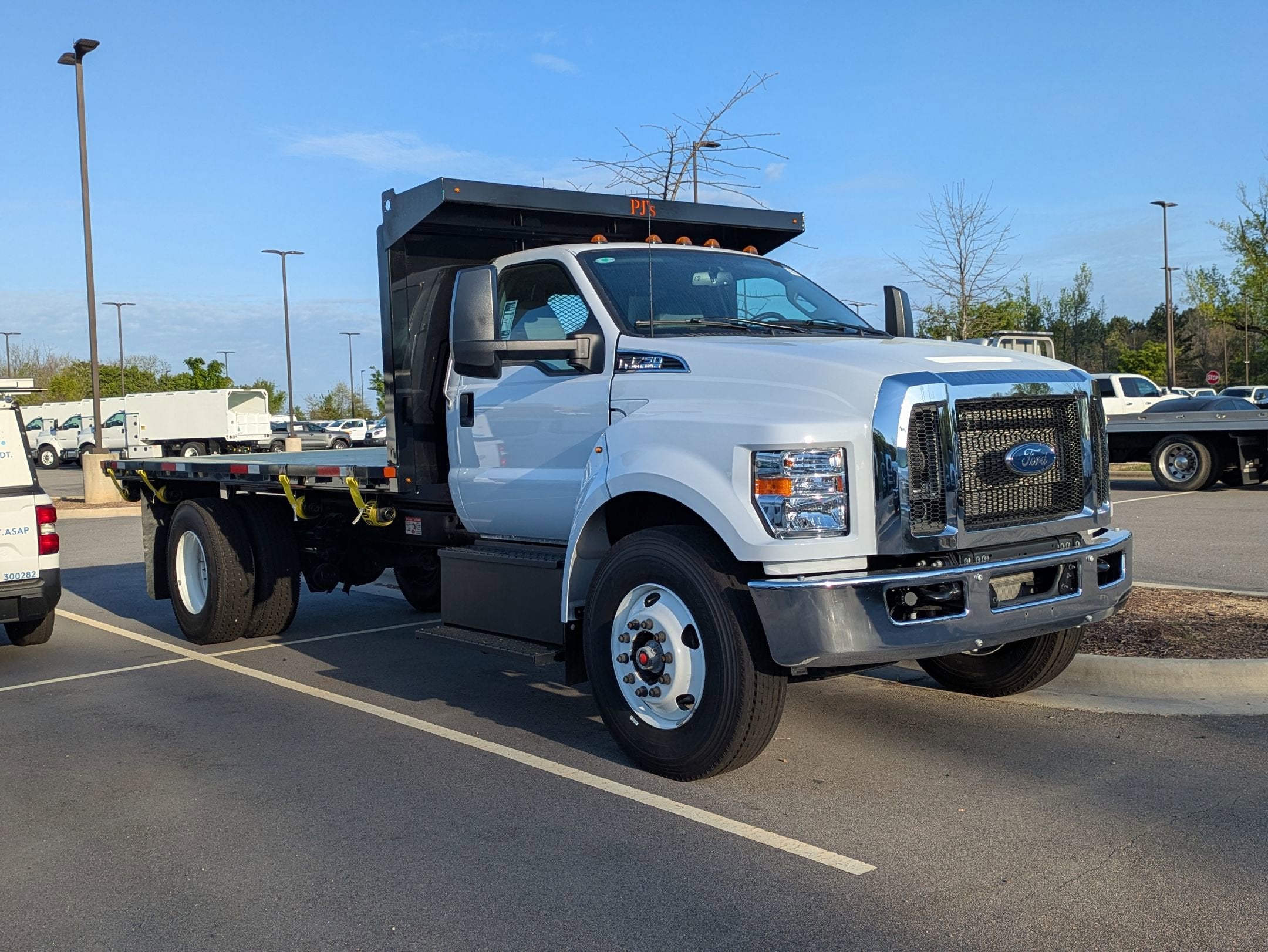 2027 Ford F-750SD Base