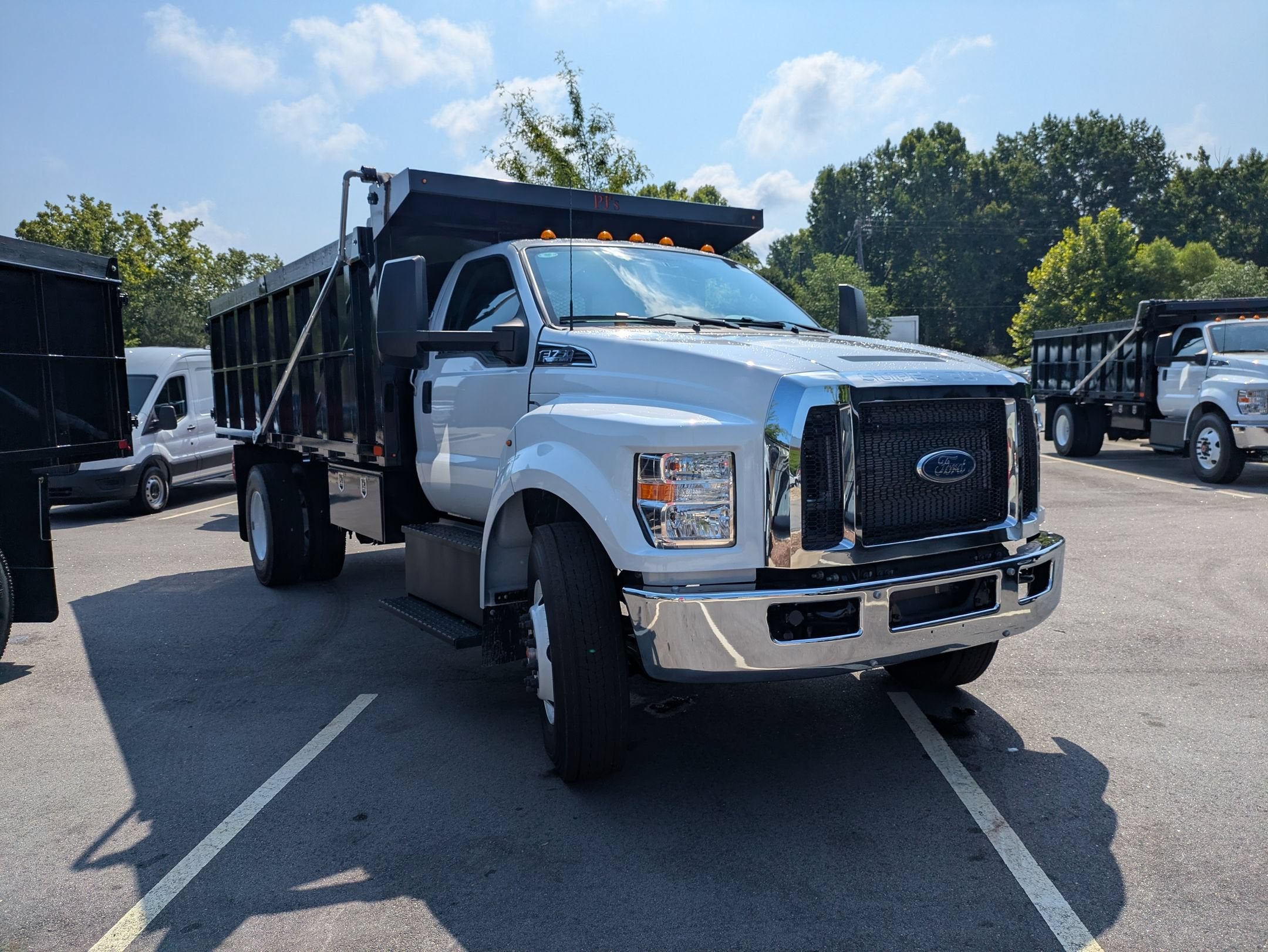 2027 Ford F-750SD Base