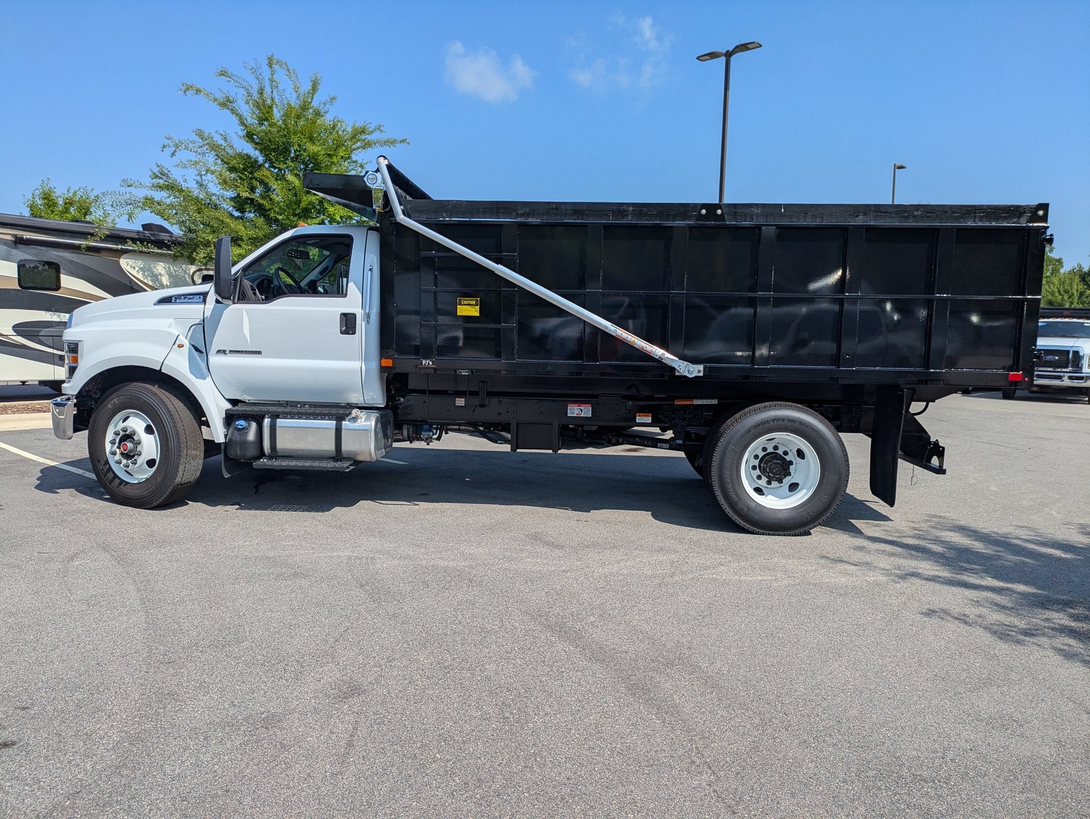 2027 Ford F-750SD Base