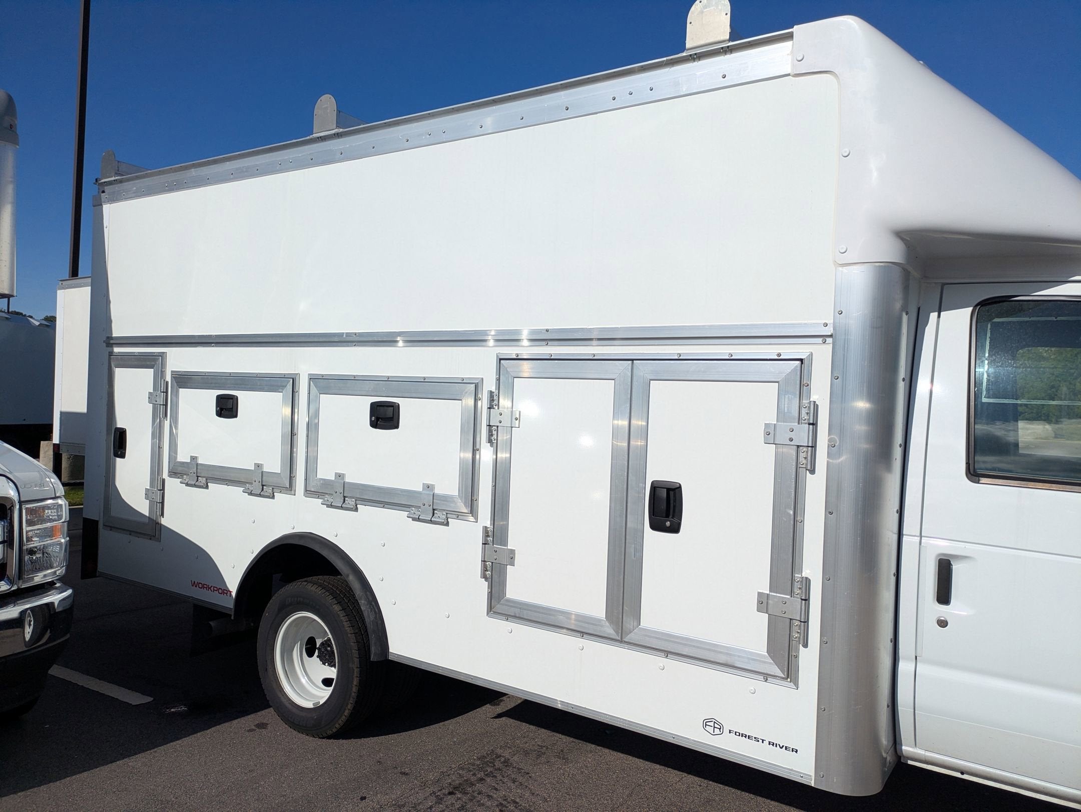 2027 Ford E-Series Cutaway Base