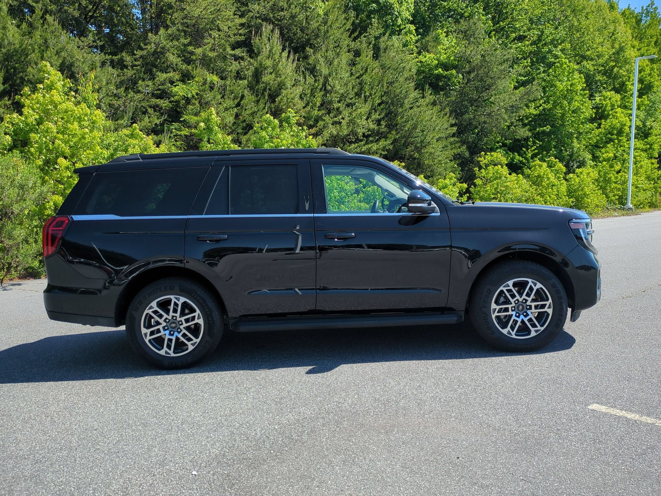 2025 Ford Expedition Active