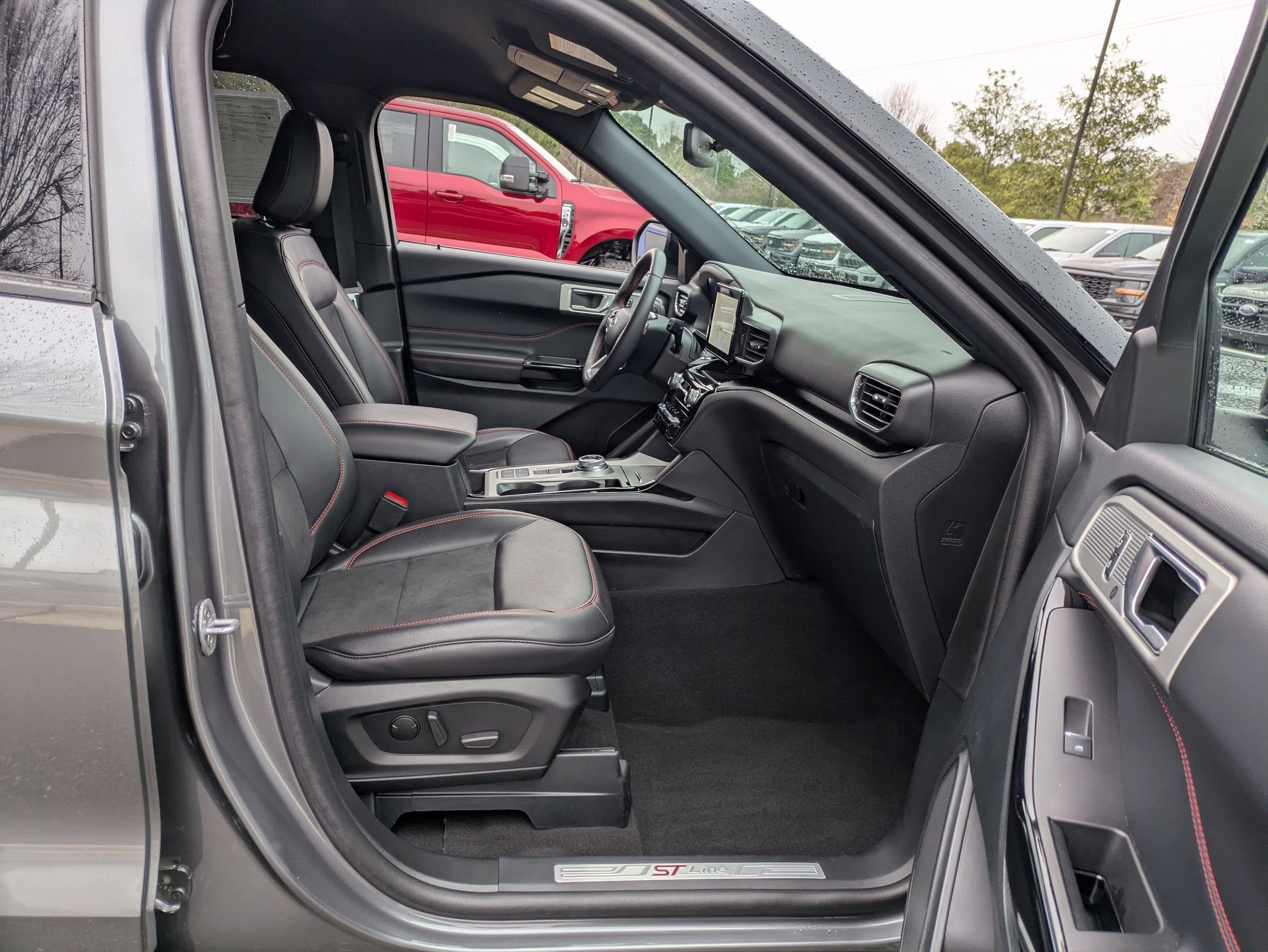2024 Ford Explorer ST-Line