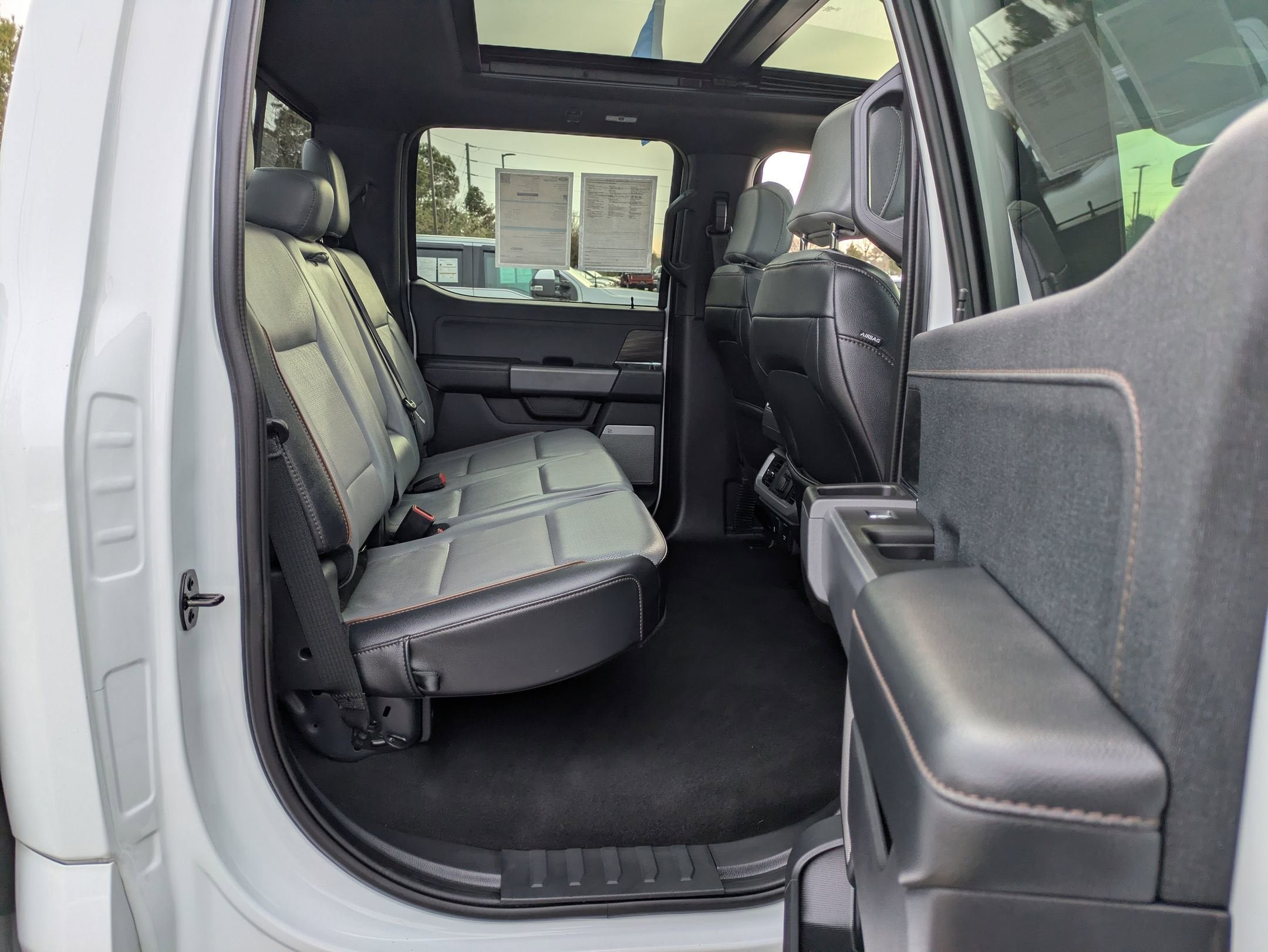 2024 Ford F-150 Lightning LARIAT