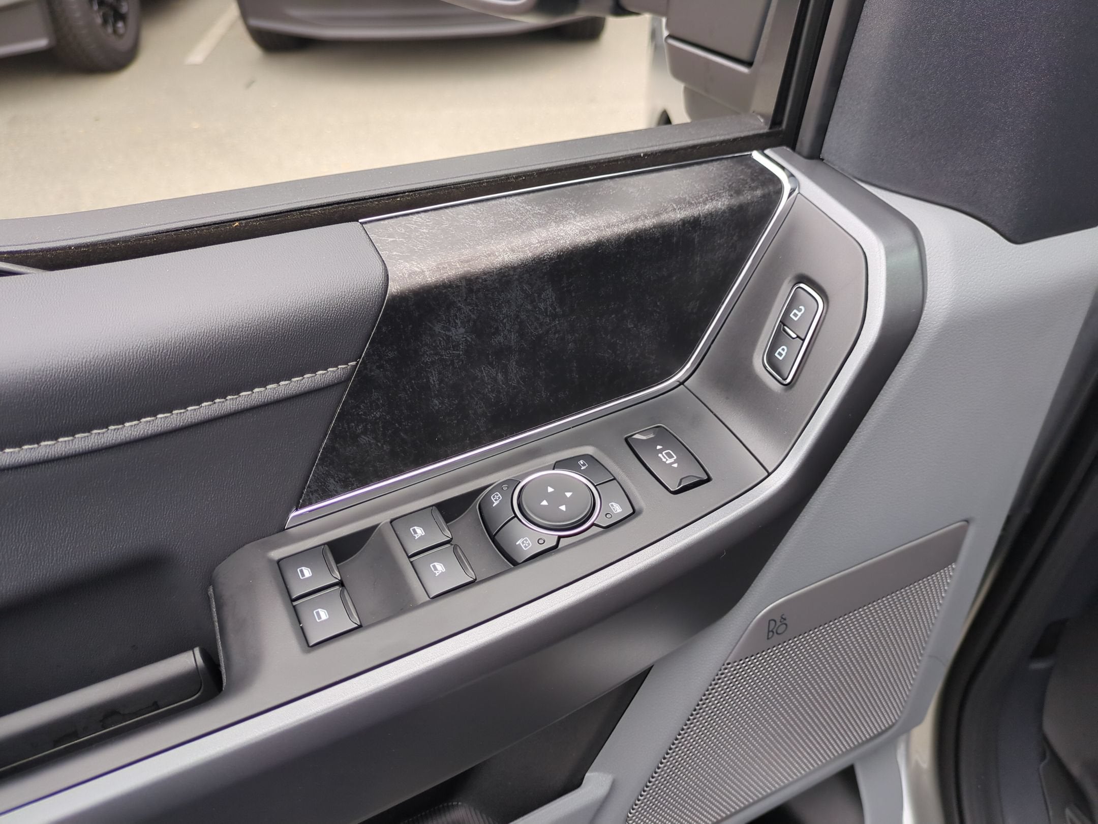 2027 Ford Super Duty F-350 SRW XLT