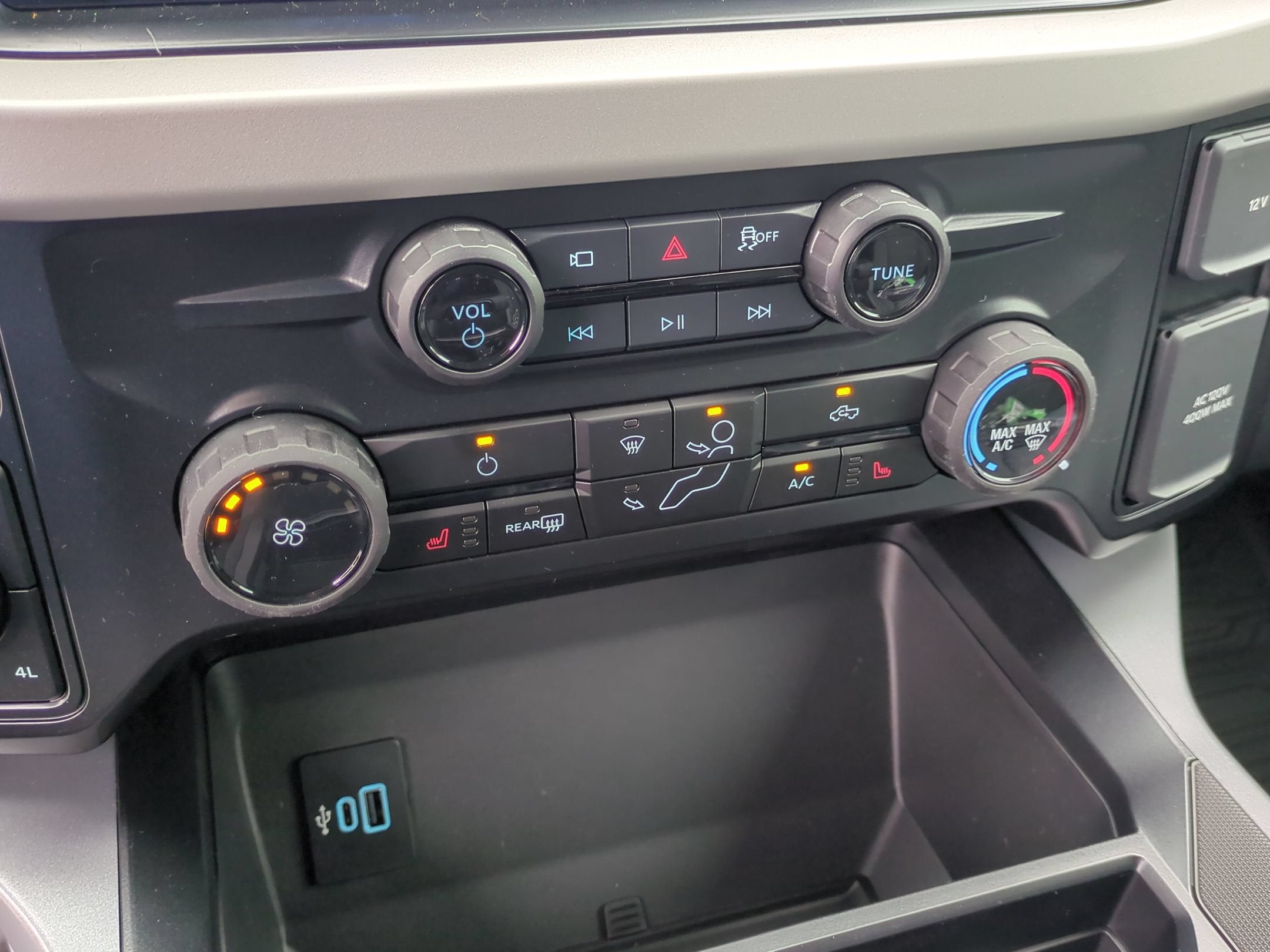 2027 Ford Super Duty F-350 SRW XLT