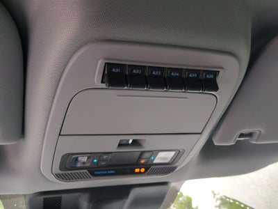 2027 Ford Super Duty F-350 SRW XLT