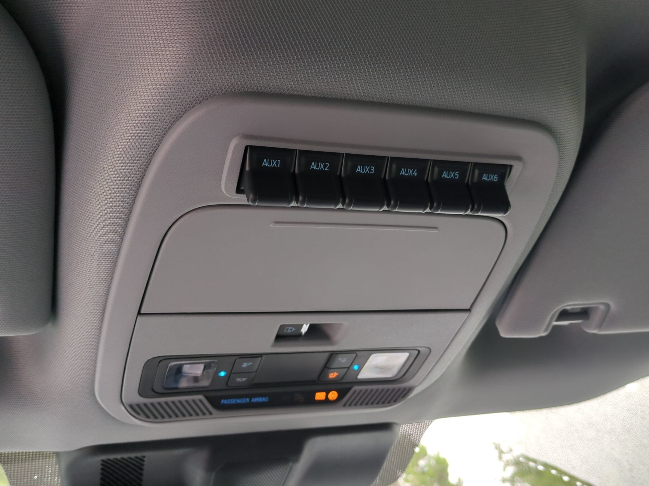 2027 Ford Super Duty F-350 SRW XLT