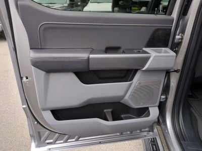 2027 Ford Super Duty F-350 SRW XLT