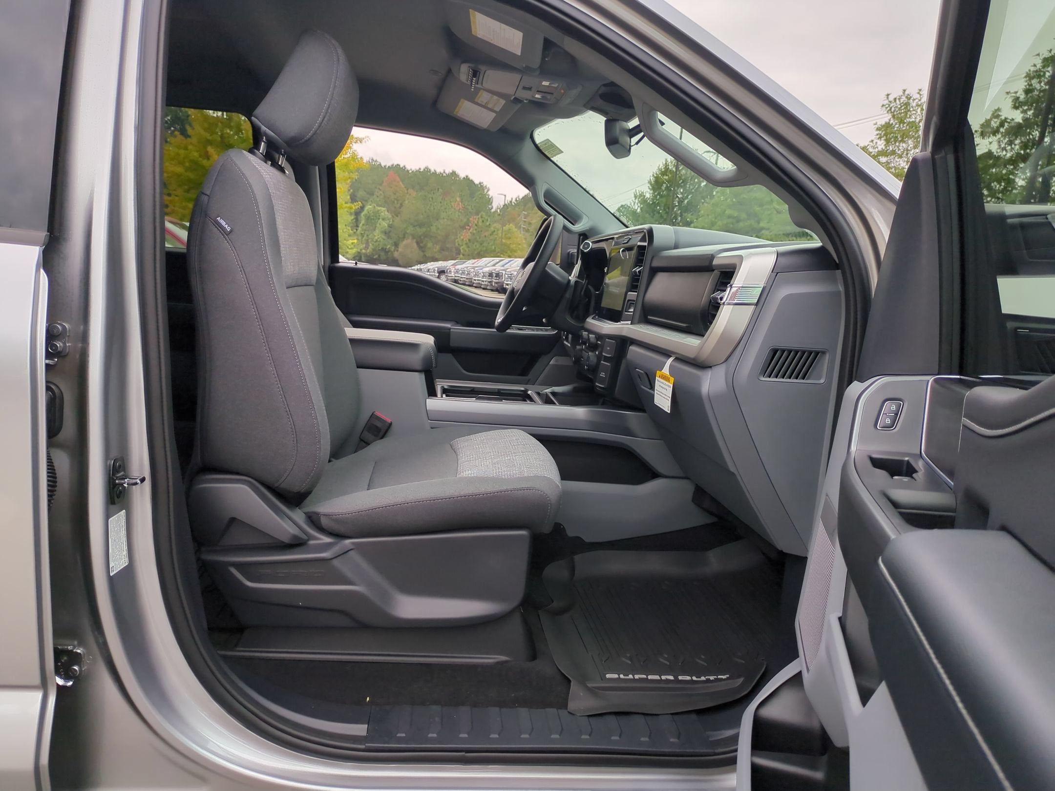 2027 Ford Super Duty F-350 SRW XLT