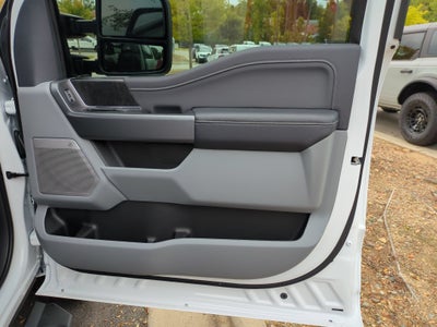2027 Ford Super Duty F-350 SRW XLT