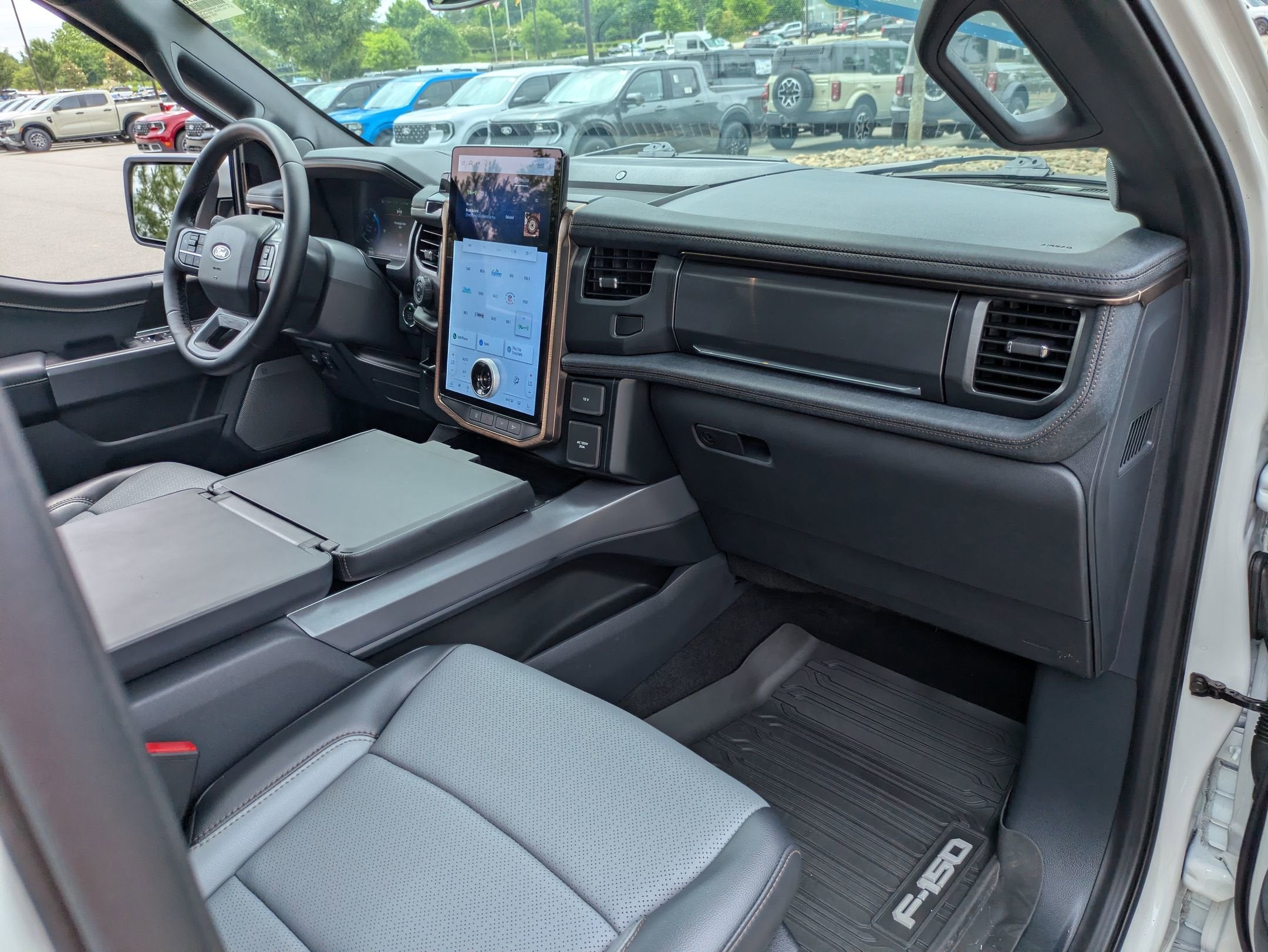 2025 Ford F-150 Lightning LARIAT