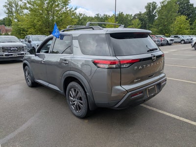 2022 Nissan Pathfinder SV