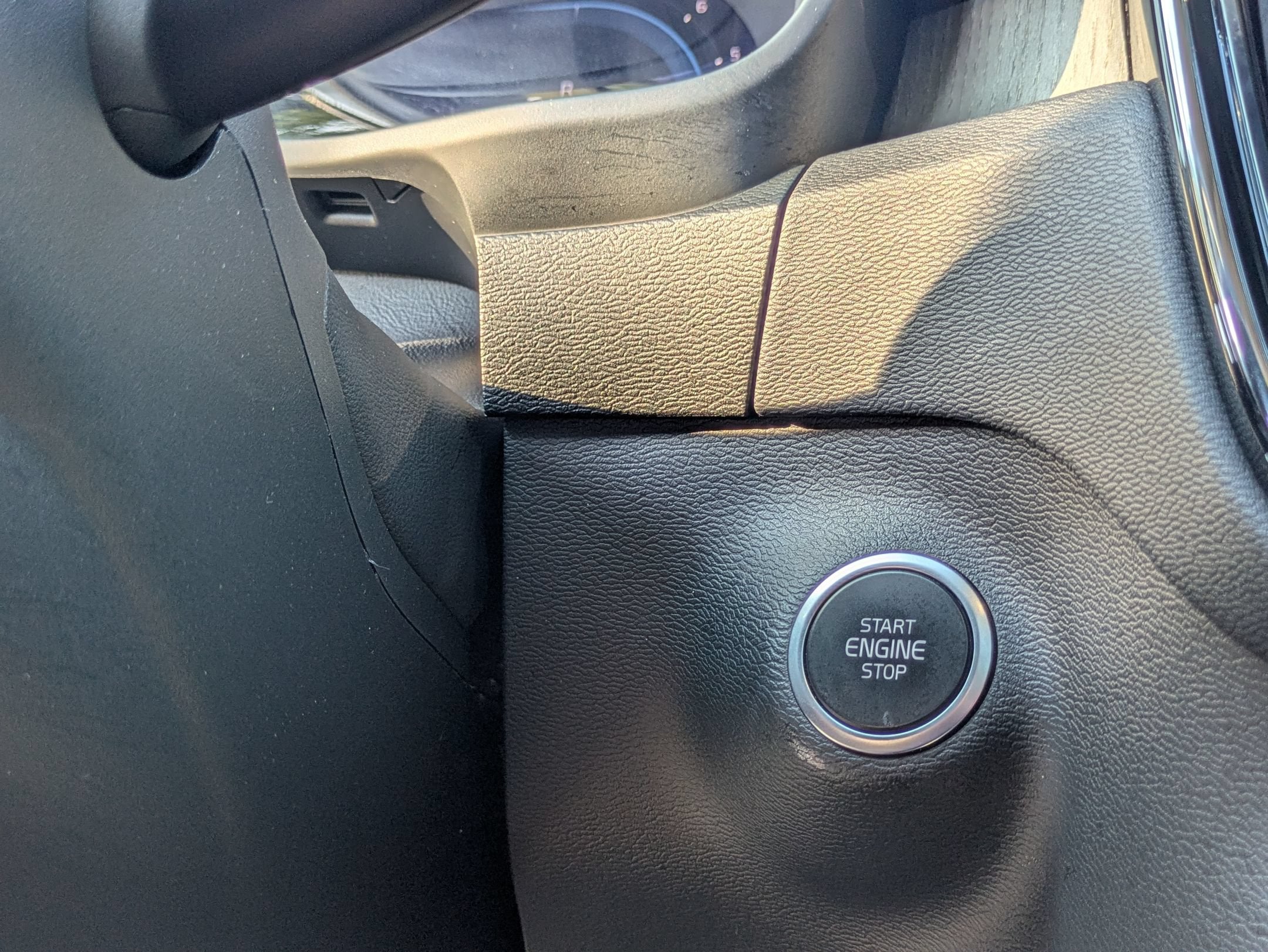 2023 Volvo XC40 Ultimate Dark Theme