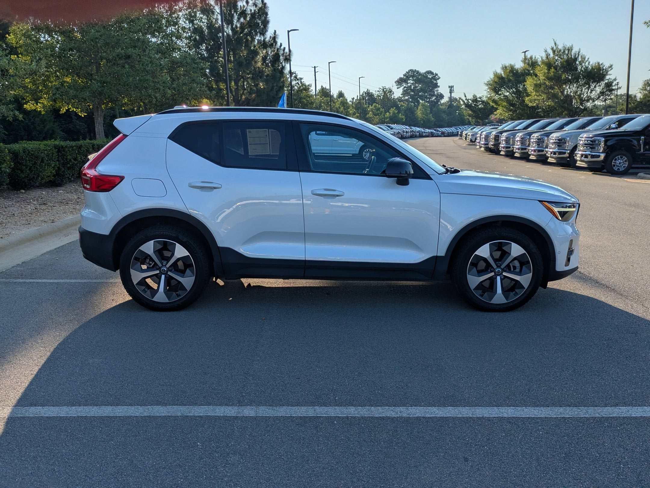 2023 Volvo XC40 Ultimate Dark Theme