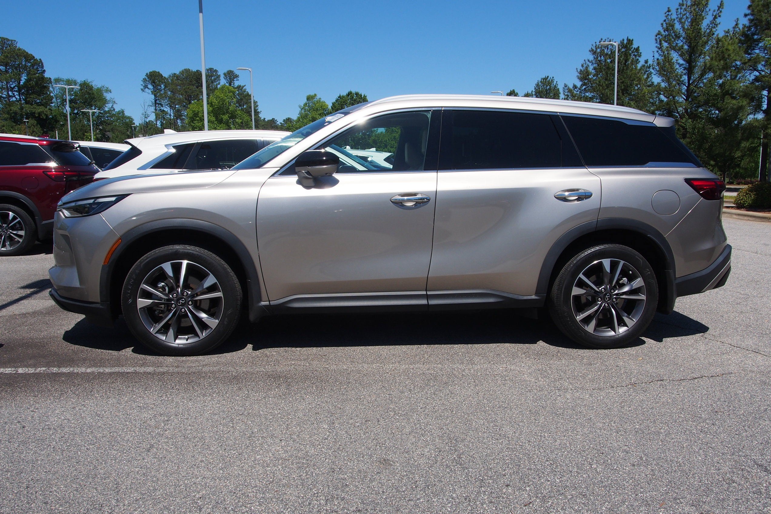 2023 INFINITI QX60 LUXE