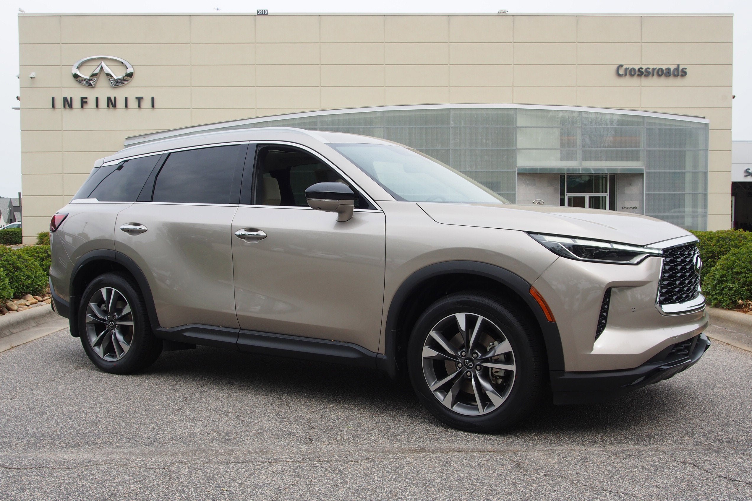 2024 INFINITI QX60 LUXE