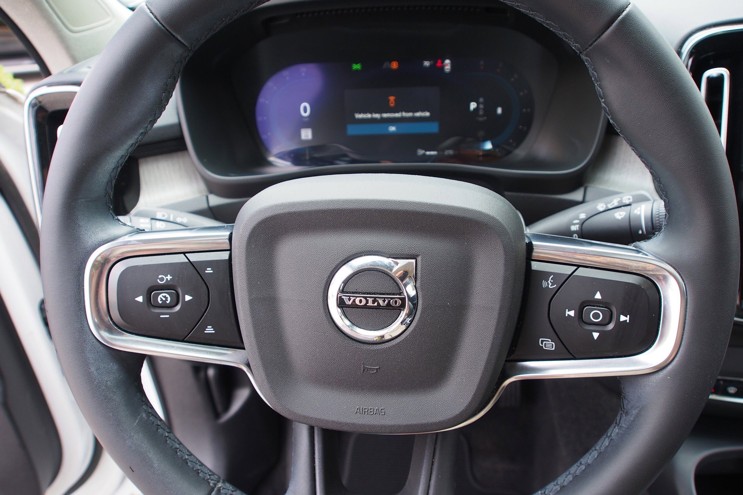 2023 Volvo XC40 Plus Dark Theme