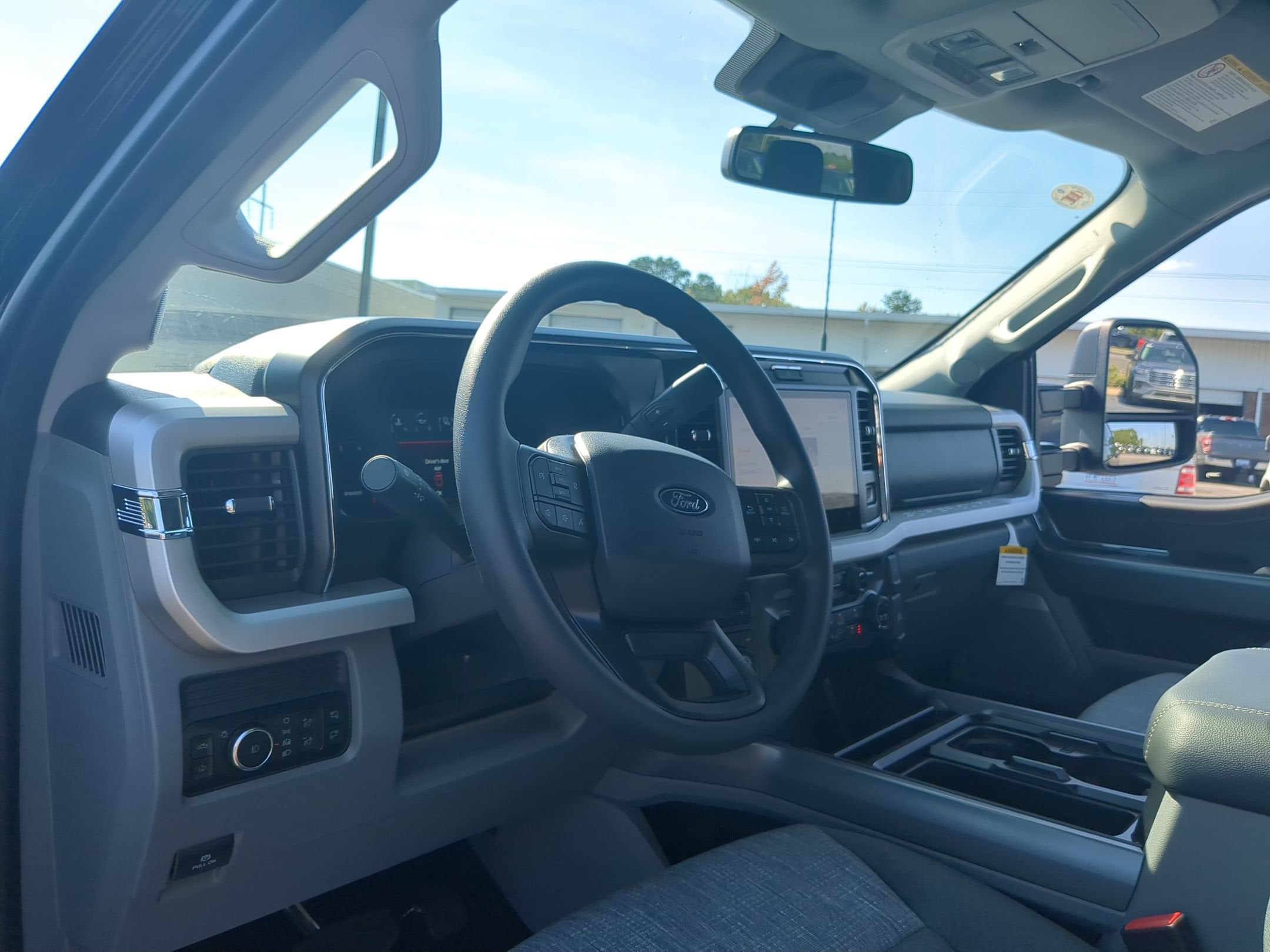 2027 Ford Super Duty F-350 SRW F-350® XLT