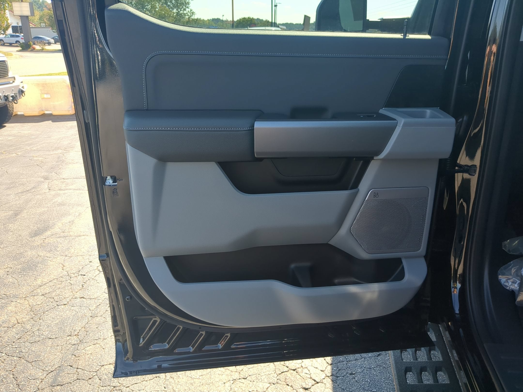 2027 Ford Super Duty F-350 SRW F-350® XLT