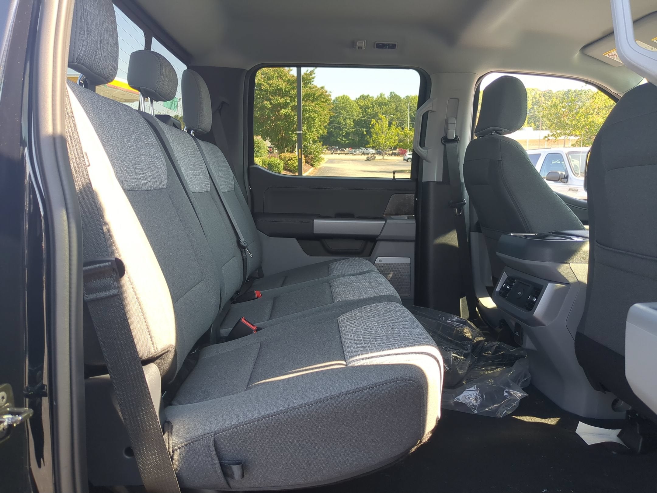 2027 Ford Super Duty F-350 SRW F-350® XLT