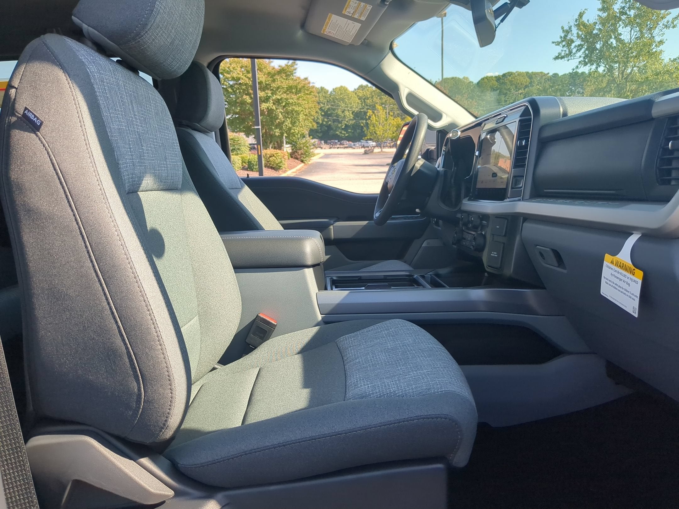2027 Ford Super Duty F-350 SRW F-350® XLT