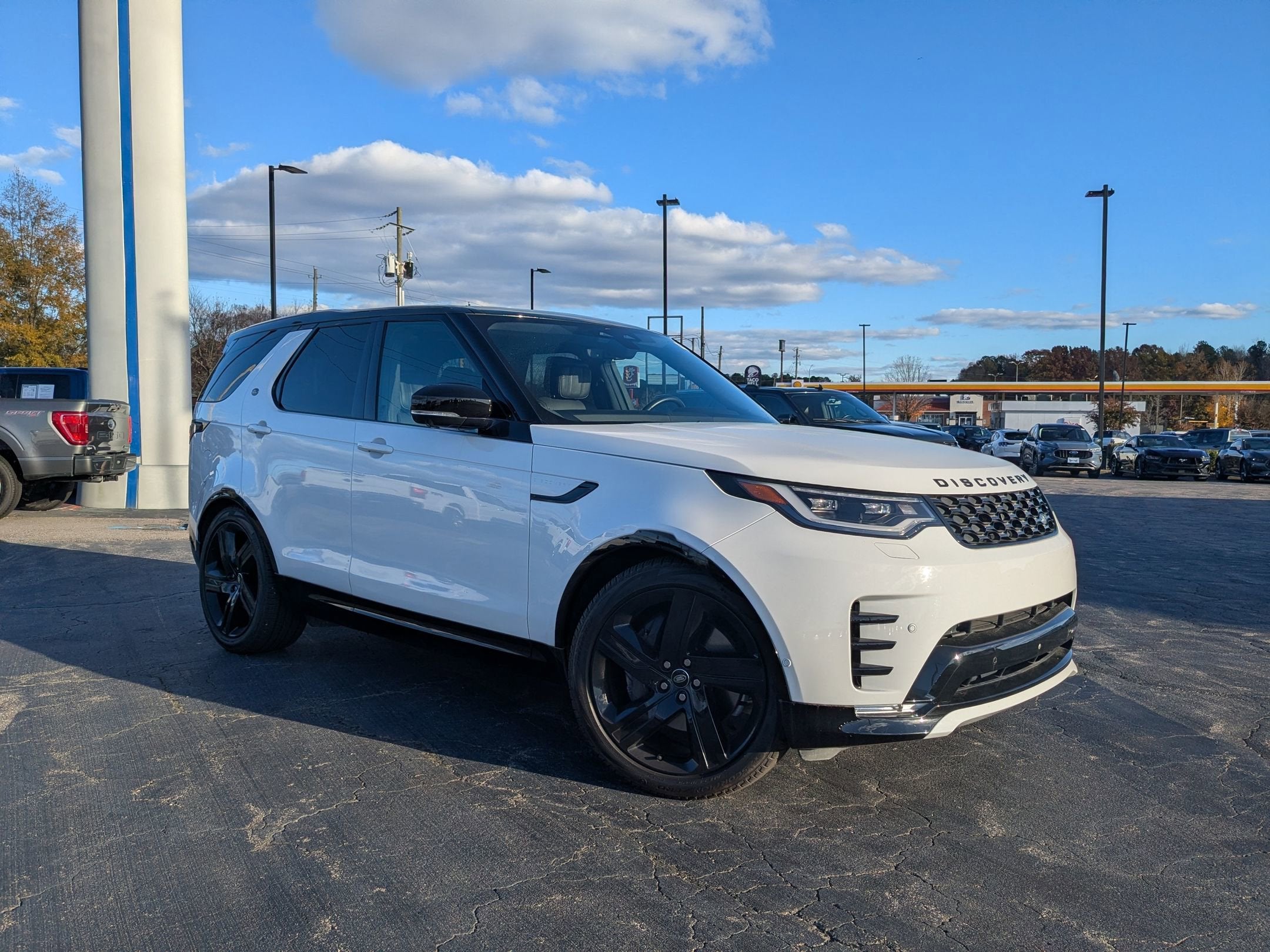 2023 Land Rover Discovery S R-Dynamic