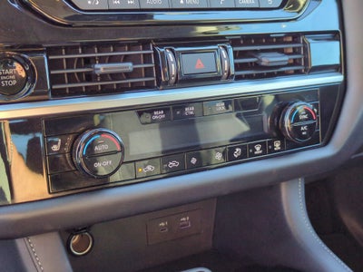 2025 Nissan Pathfinder SV