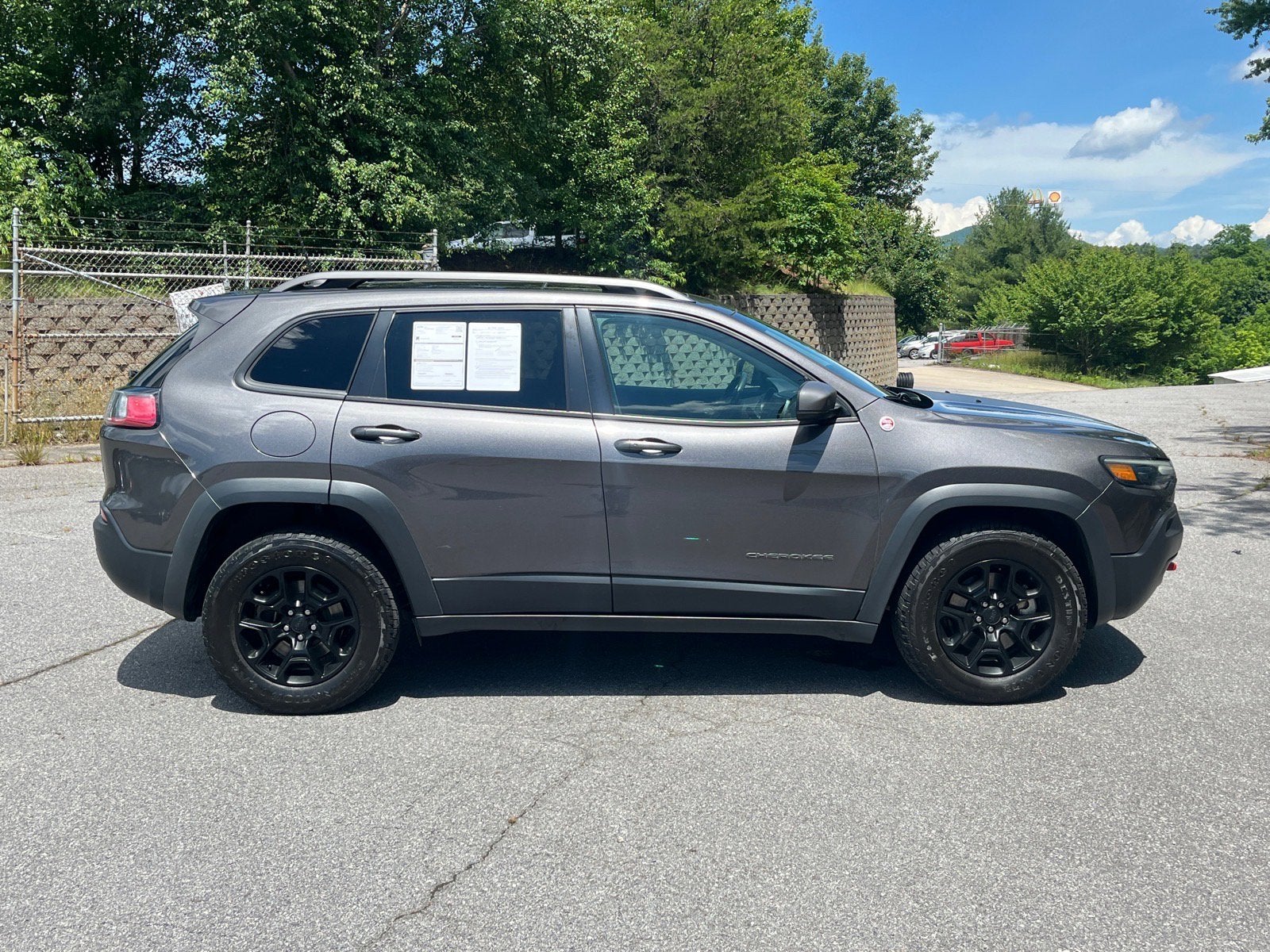 Used 2019 Jeep Cherokee Trailhawk with VIN 1C4PJMBXXKD386791 for sale in Canton, NC