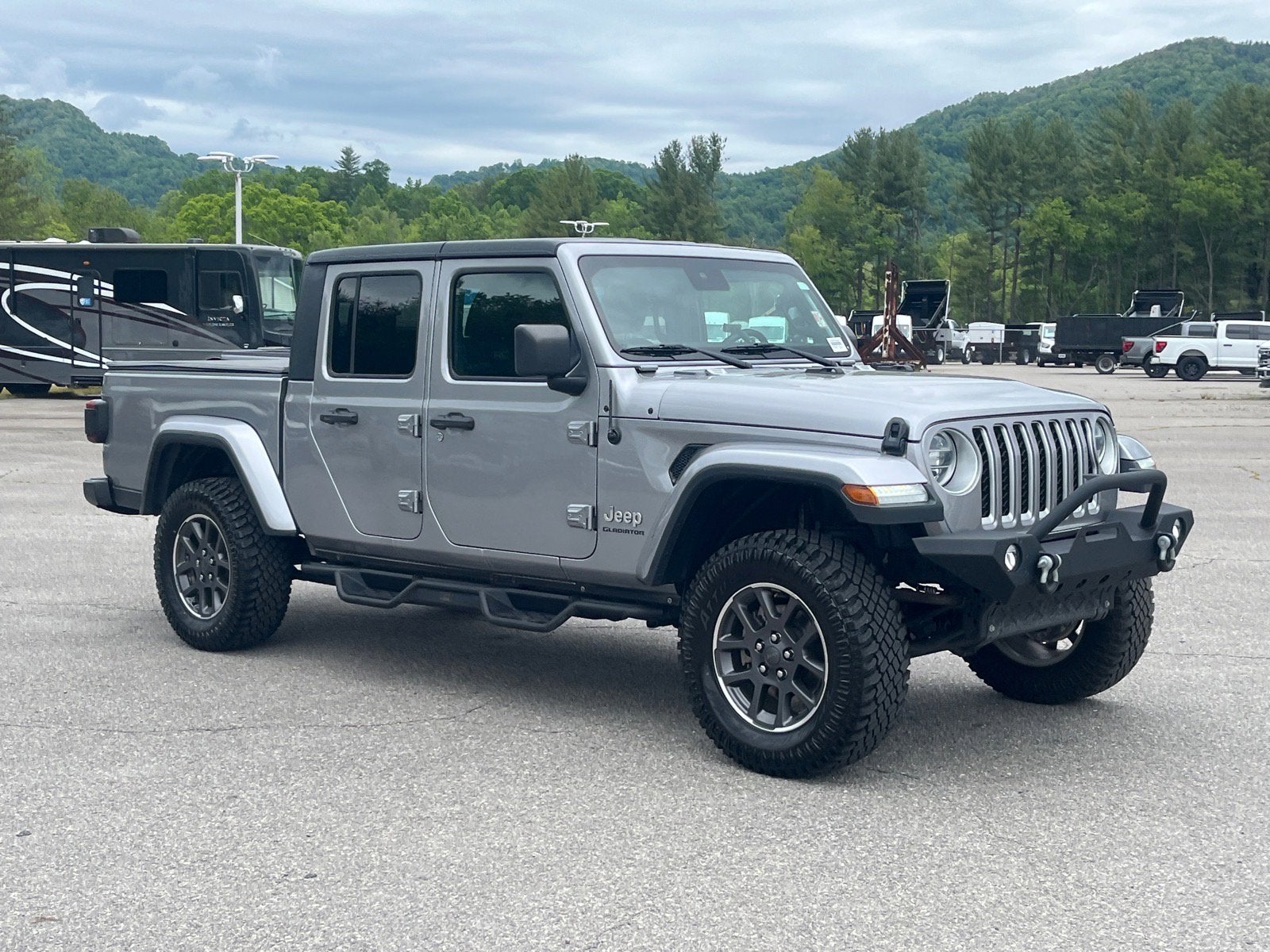 2020 Jeep Gladiator Overland's photo