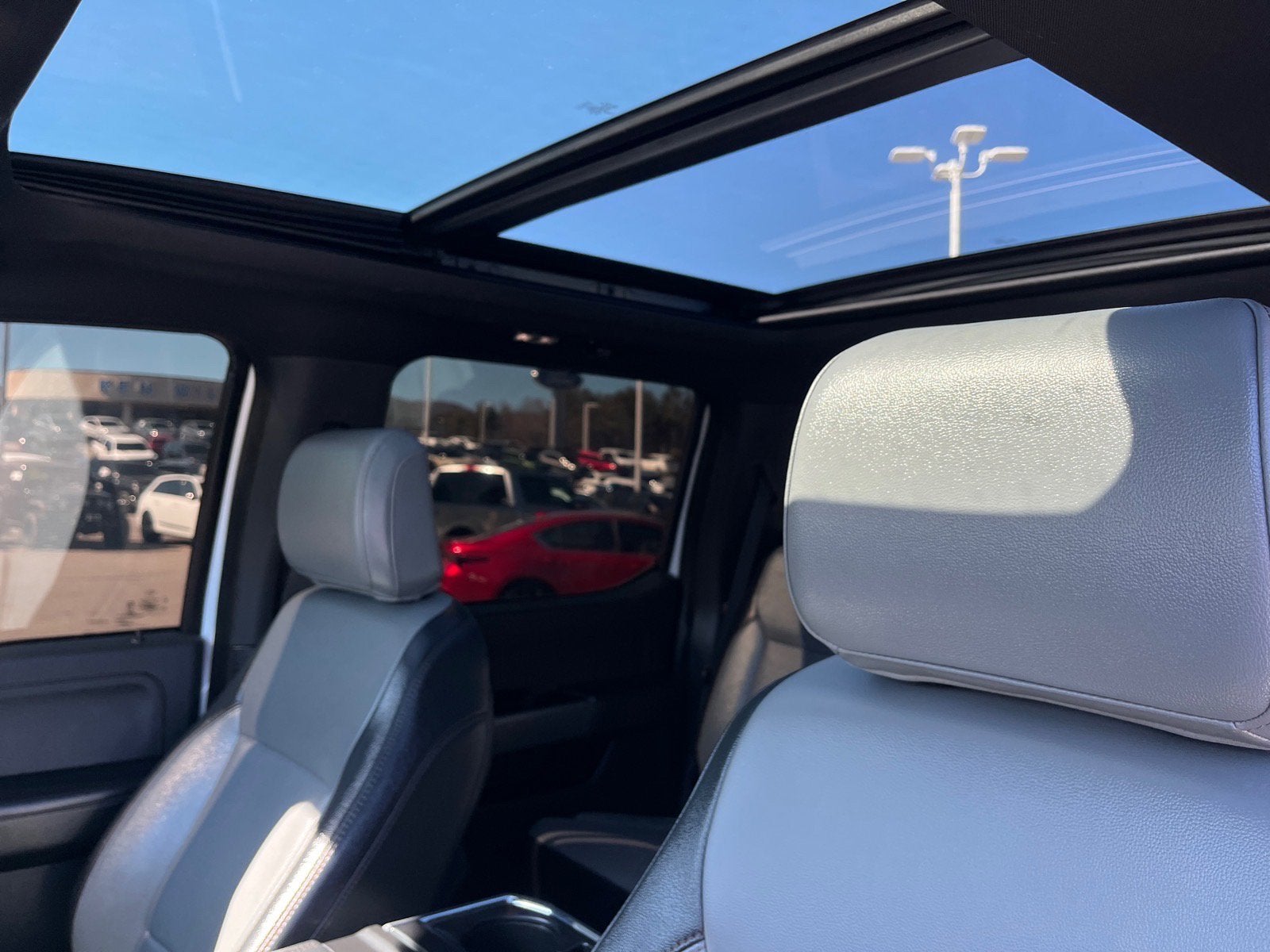 2025 Ford F-150 Lightning LARIAT