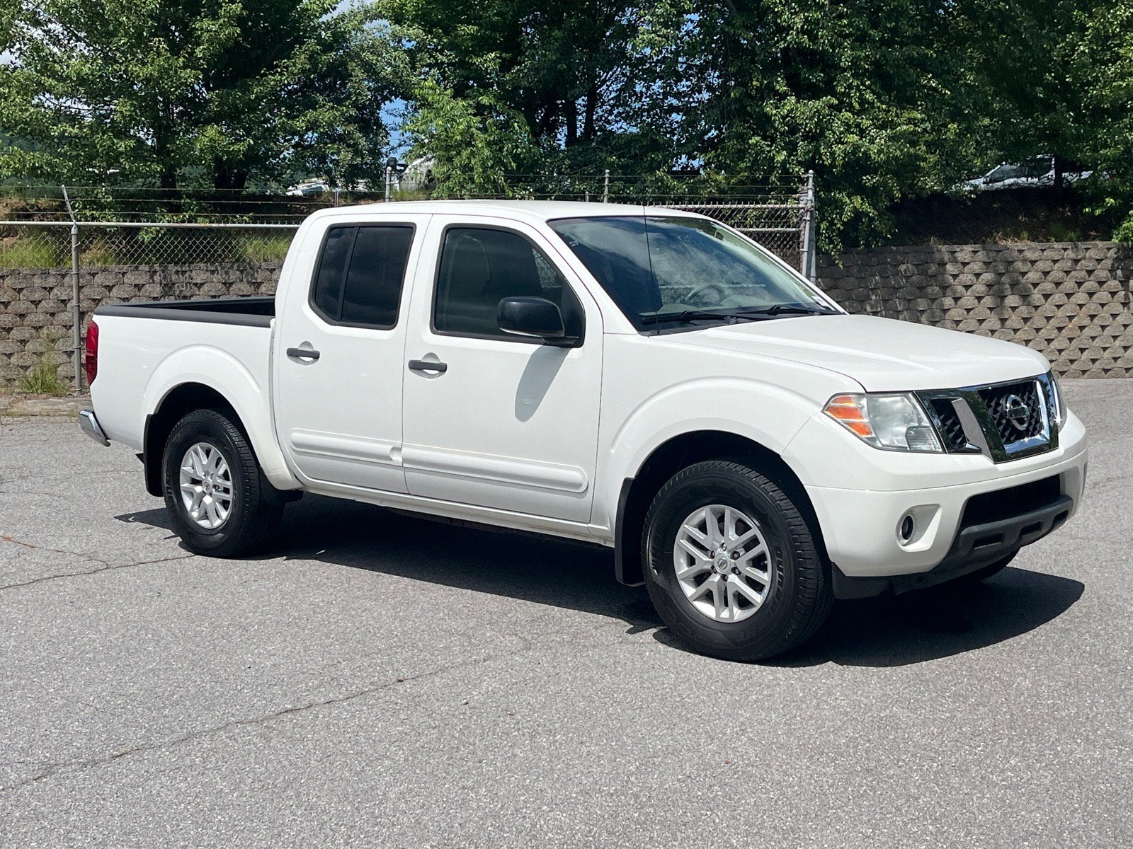 2019 Nissan Frontier 4.0 SV Crew Cab 4X4 AT SWB's photo