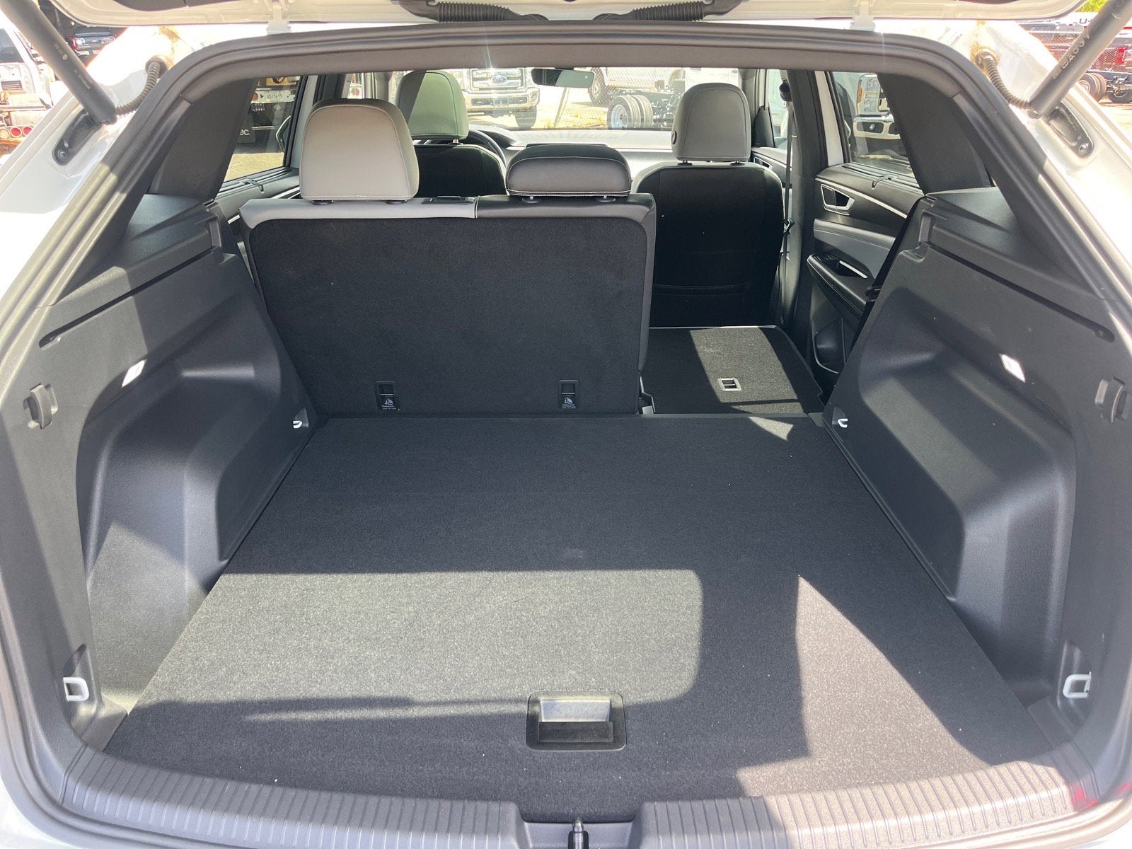 2024 Volkswagen Atlas Cross Sport 2.0T SEL R-Line