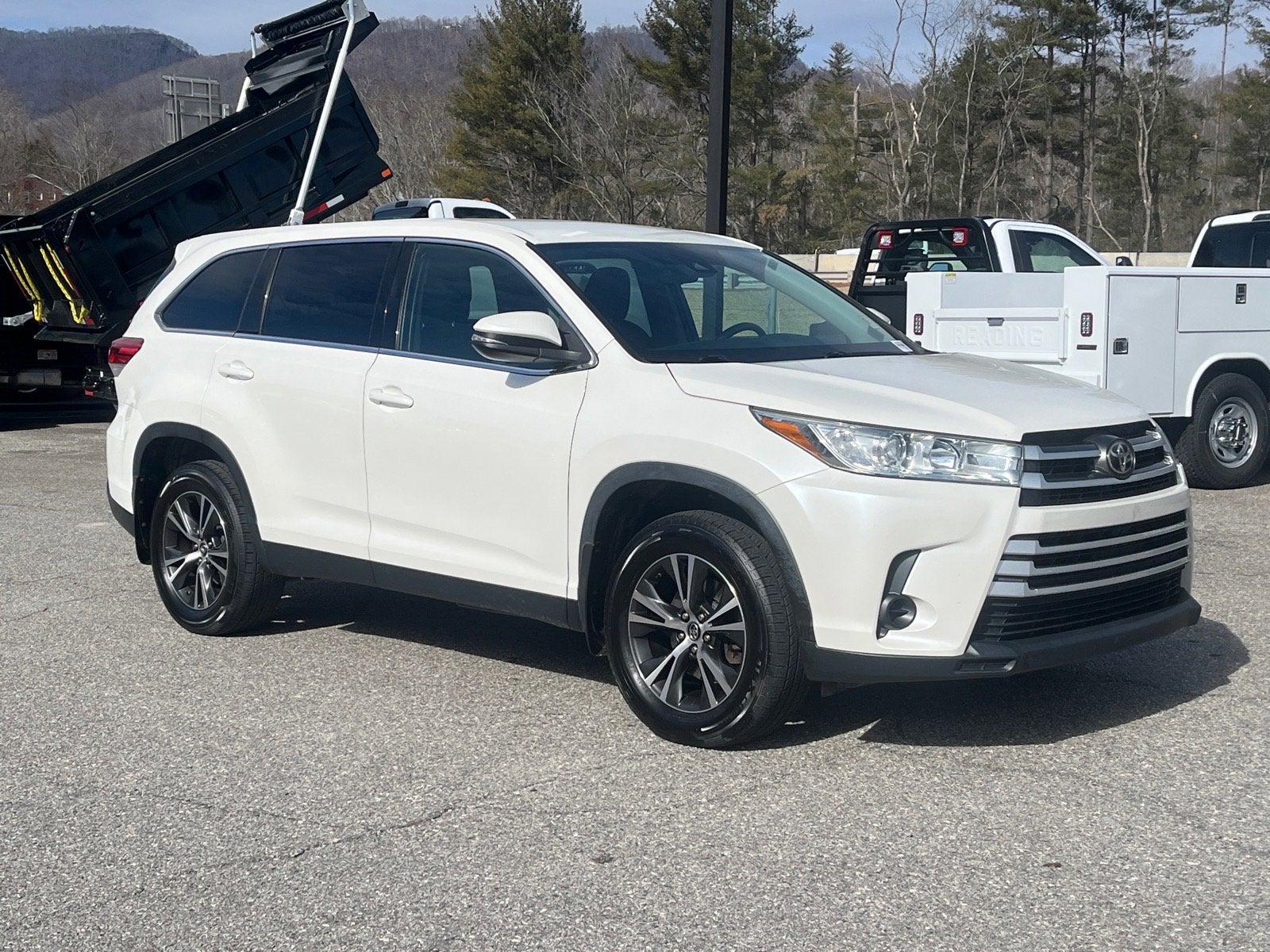 2019 Toyota Highlander LE